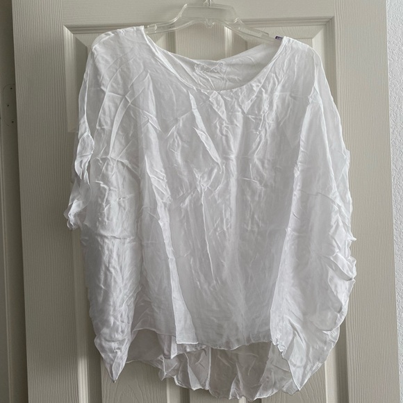 Italian silk short sleeve top - Picture 1 of 8